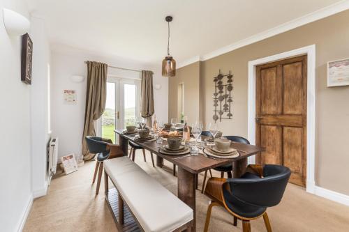Seadmed, Central Malham Wellbeing Escape, 5-bed house with yoga studio in Malham