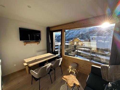 Appartement rénové cosy avec belle vue Appartement rénové cosy avec belle vue