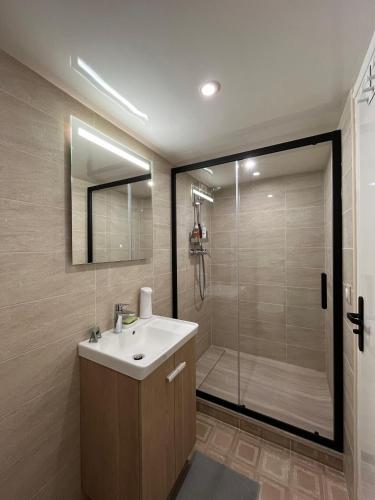 Maison Arnouville 15 mins CDG Airport 20 mins Paris in Arnouville