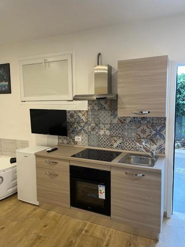 Kitchen, EKOTEL in Valleranello