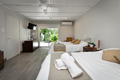 Deluxe Quadruple Room image 10