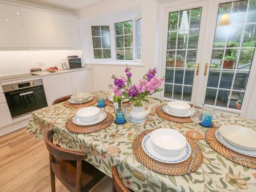 Hotellet från utsidan, High Tide in Cowes West and Gurnard