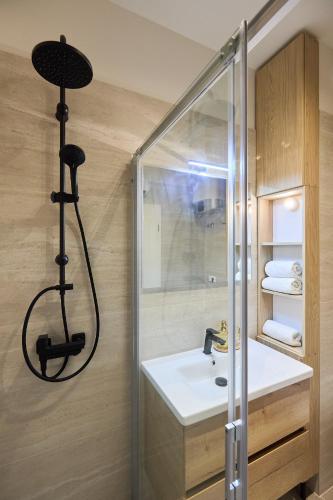 One-Bedroom Apartment image 8