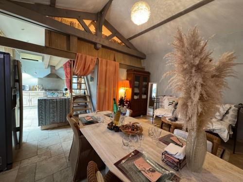 Gîte 2 à 5 personnes, spa, sauna, piscine chauffée, parking gratuit Gîte 2 à 5 personnes, spa, sauna, piscine chauffée, parking gratuit