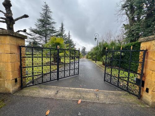 Gîte 2 à 5 personnes, spa, sauna, piscine chauffée, parking gratuit Gîte 2 à 5 personnes, spa, sauna, piscine chauffée, parking gratuit