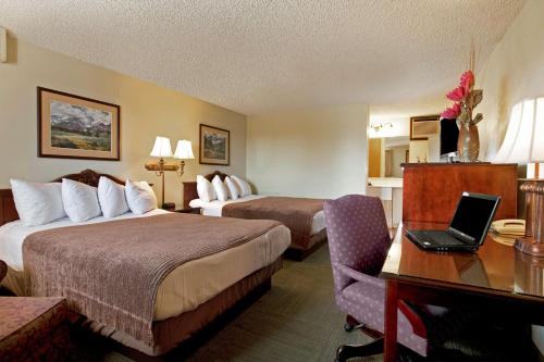 Queen Room with Two Queen Beds - Non-Smoking