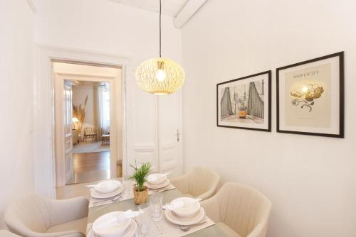 Symphony Apartment - FREE Parking & Airport Taxi, Budapeszt (zdjęcie 7)
