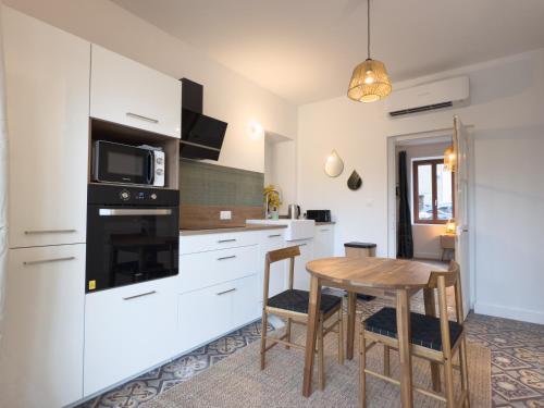 Konyha, Evasion, vue jardin, Terrasse, WIFI haut-débit, RDC (Evasion, vue jardin, Terrasse, WIFI haut-debit, RDC) in Creches-sur-Saone