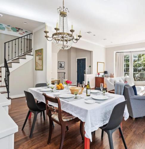 Private 3-Story Home - Near Med Center - Museums near Buffalo Bayou Park