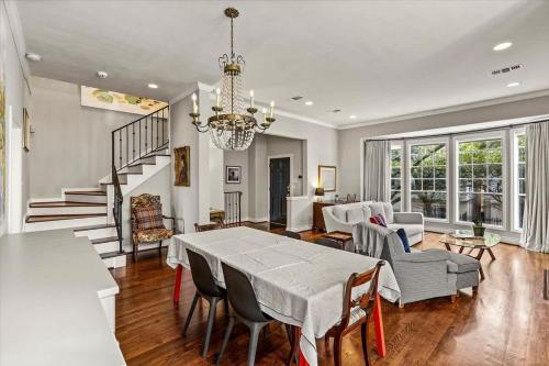 Private 3-Story Home - Near Med Center - Museums near Buffalo Bayou Park