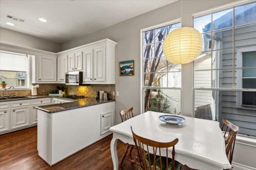 Private 3-Story Home - Near Med Center - Museums near Buffalo Bayou Park