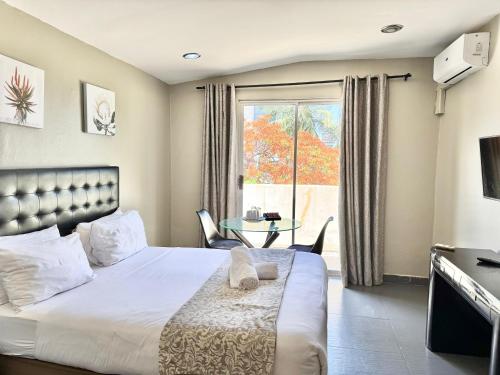 Basic Double Room image 3
