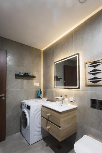 Luxury 2 Bedroom Retreat in Premium Area - image 5