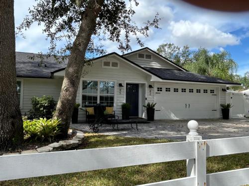 Spacious craftsman house sleeps 8