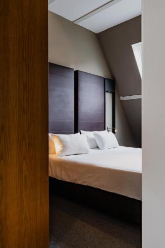 Two-Bedroom Apartment image 6