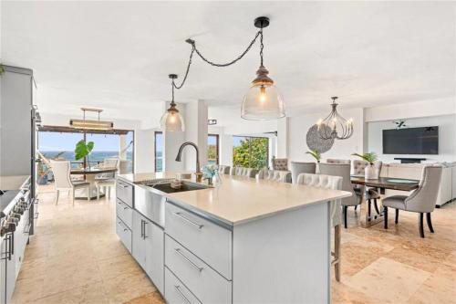 Just a few minutes walking to the Beach Club in เบกา อัลตา