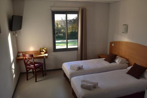 2 twin beds