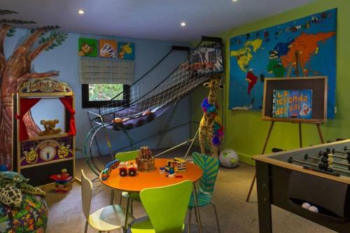 Just a few minutes walking to the Beach Club in เบกา อัลตา