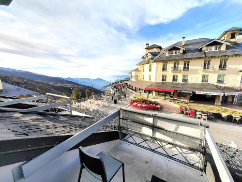 SKi & SNOW APARTMENTS - PLAZA PRINCIPAL JUNTO A LOS TELECABINAS by TODOSIERRANEVADA in Sierra Nevada
