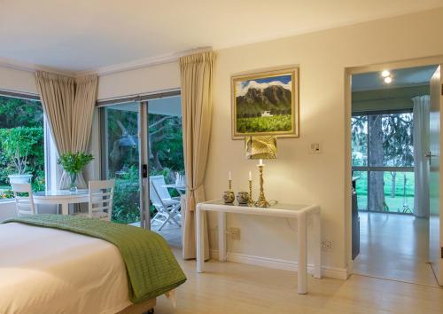 Taronga Villa – Constantia, TX