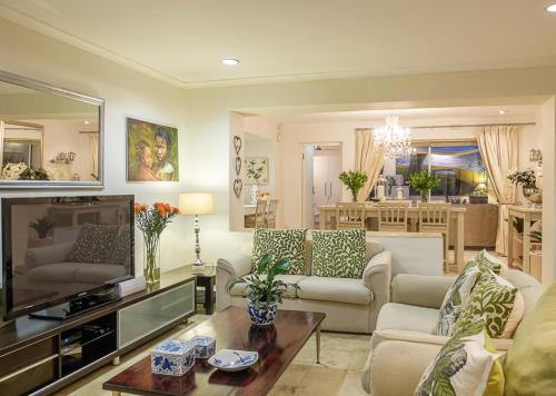 Taronga Villa – Constantia, TX