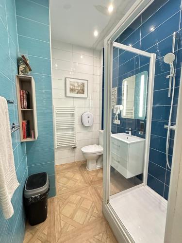 Charles V Marais Apartment - image 3