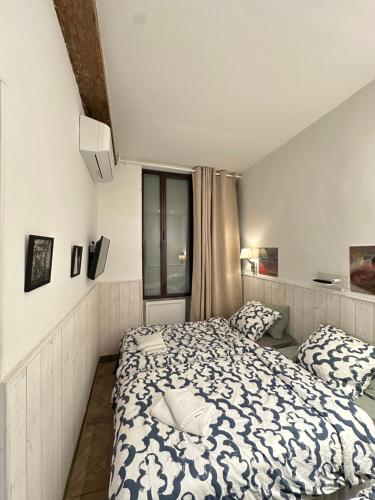 Charles V Marais Apartment - image 14