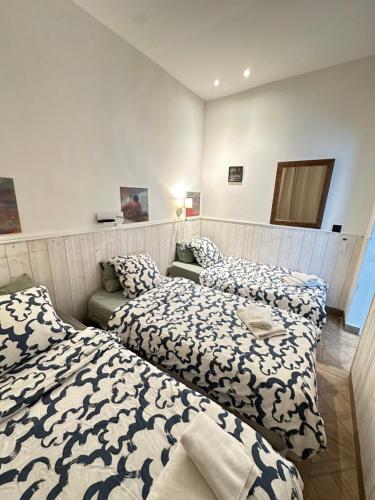 Charles V Marais Apartment - main image