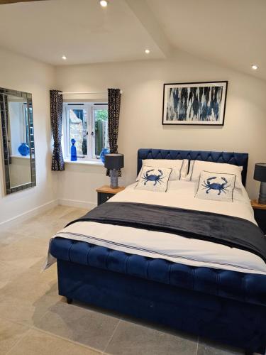 Sleeps 12, Stunning, Dog Friendly, Hot Tub, Rural
