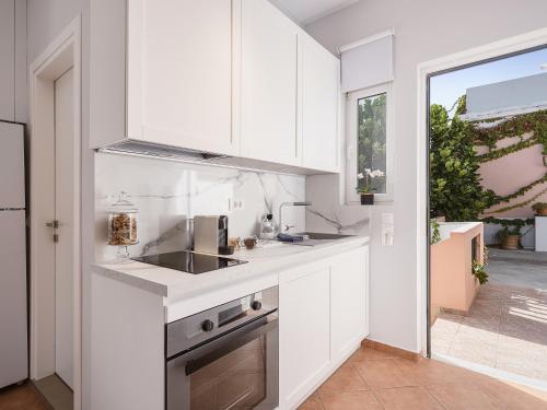 Elena Seafront Luxury Apartments in Vamos