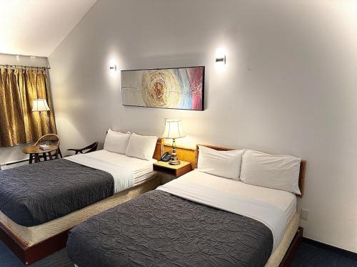2 double beds