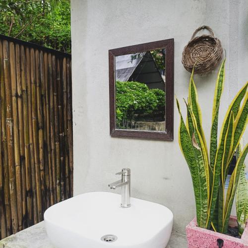 The Backyard Glamp - Exclusive Glamourous Camp in San Rafael