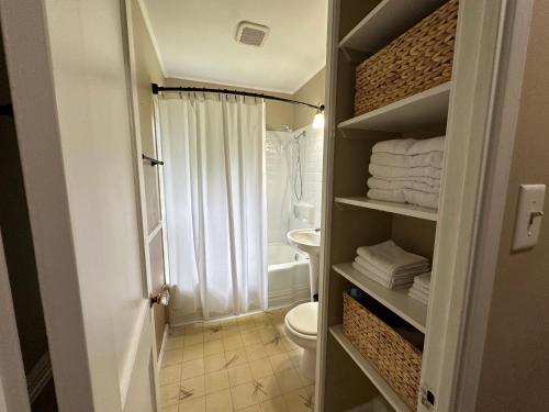 . Cute & Cozy 2 Bedroom Near Park