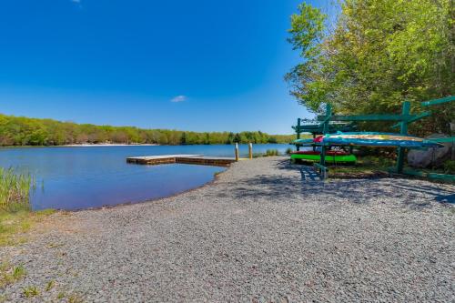 4 Mi to Skiing Cabin with Lake Access in Blakeslee 4 Mi to Skiing Cabin with Lake Access in Blakeslee