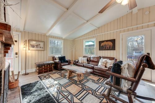 4 Mi to Skiing Cabin with Lake Access in Blakeslee 4 Mi to Skiing Cabin with Lake Access in Blakeslee