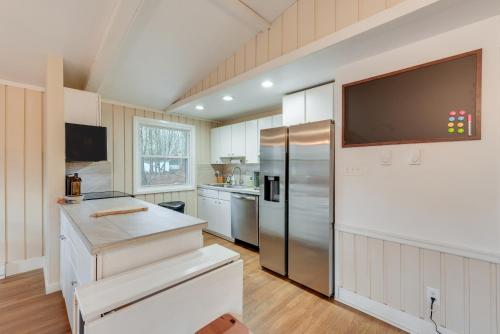 4 Mi to Skiing Cabin with Lake Access in Blakeslee 4 Mi to Skiing Cabin with Lake Access in Blakeslee