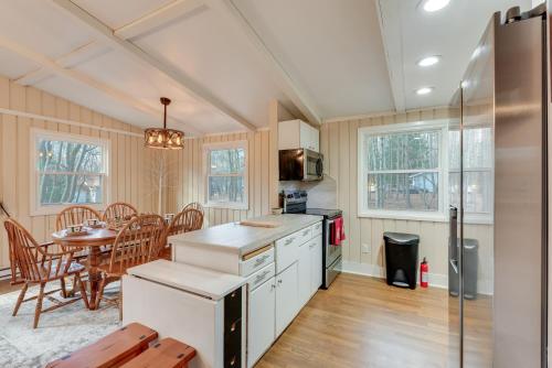 4 Mi to Skiing Cabin with Lake Access in Blakeslee 4 Mi to Skiing Cabin with Lake Access in Blakeslee