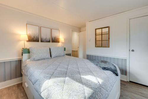 4 Mi to Skiing Cabin with Lake Access in Blakeslee 4 Mi to Skiing Cabin with Lake Access in Blakeslee