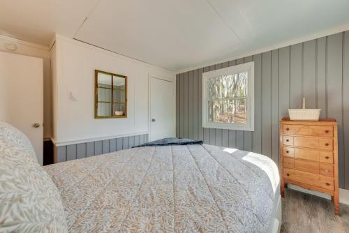 4 Mi to Skiing Cabin with Lake Access in Blakeslee 4 Mi to Skiing Cabin with Lake Access in Blakeslee