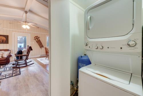 4 Mi to Skiing Cabin with Lake Access in Blakeslee 4 Mi to Skiing Cabin with Lake Access in Blakeslee