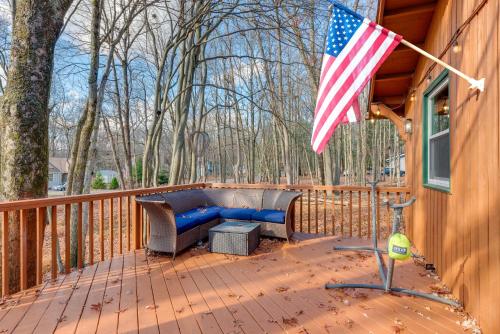 4 Mi to Skiing Cabin with Lake Access in Blakeslee 4 Mi to Skiing Cabin with Lake Access in Blakeslee