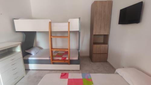1 double bed, 3 twin beds