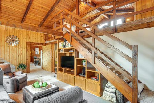 Mtn-View Cabin with Horse Pasture in Koosharem in Monroe