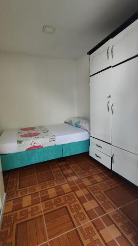 1 queen bed, 2 double beds, 1 twin bed