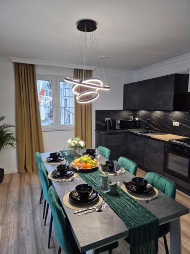Luxsuite Still und Komfort 1 Balkon Grill TV-75 Zoll in Dinslaken, Deutschland