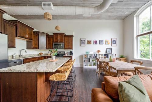 Downtown Loft - Walkable to Dining and Entertainment