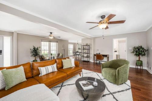 . Spacious Family Home - Sleeps 8 - Garage