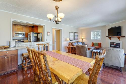 Sugar Mountain Condo with Balcony and Mtn Views! in Sugar Mountain, USA