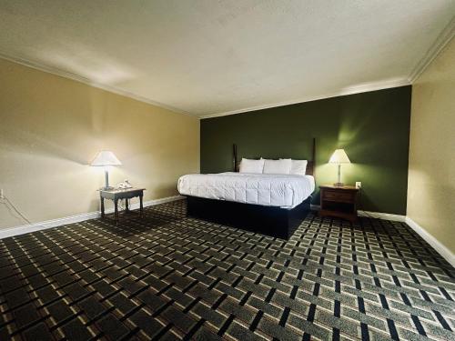 Quality Inn - image 25