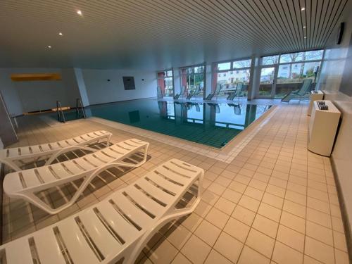 Úszómedence, Fewo Taunusblick mit Pool in Lahnstein